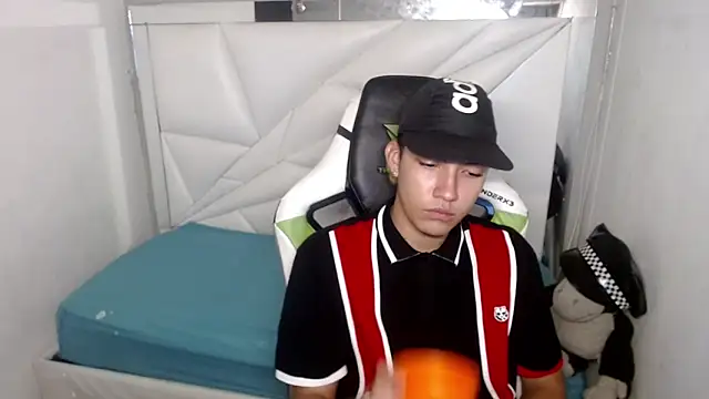 Street poemm  online show from February 28, 3:51 am