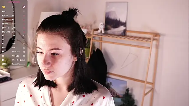 TwilaMode online show from March 4, 4:07 am