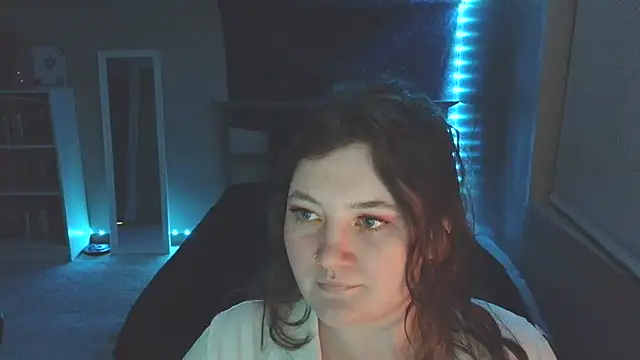 Snapshot of VelvetVixenXOX chatting on February 22, 3:51 am VelvetVixenXOX online show from February 22, 3:51 am