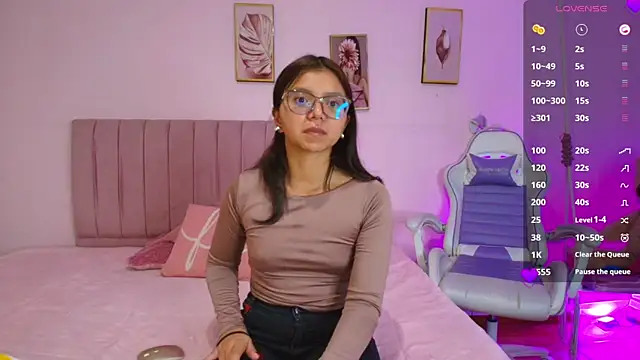 Zoow bluussh online show from March 16, 12:09 pm