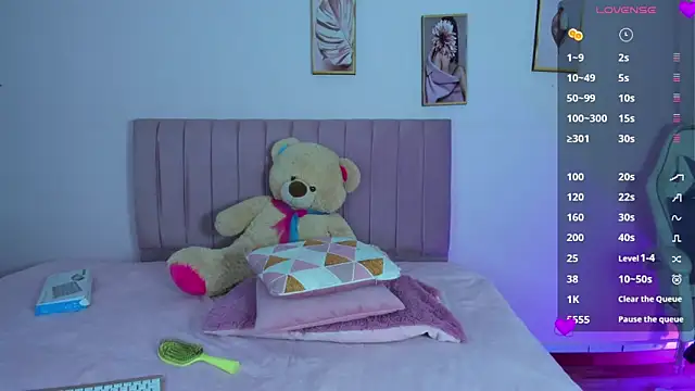 Zoow bluussh online show from March 25, 12:11 pm