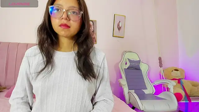 Zoow bluussh online show from March 26, 12:00 pm