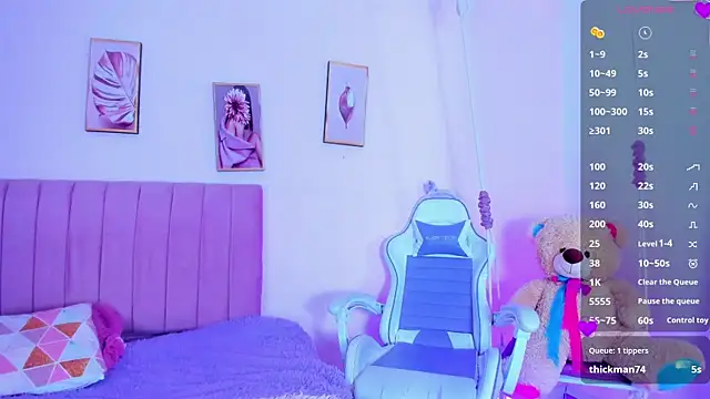 Zoow bluussh online show from April 7, 12:05 pm