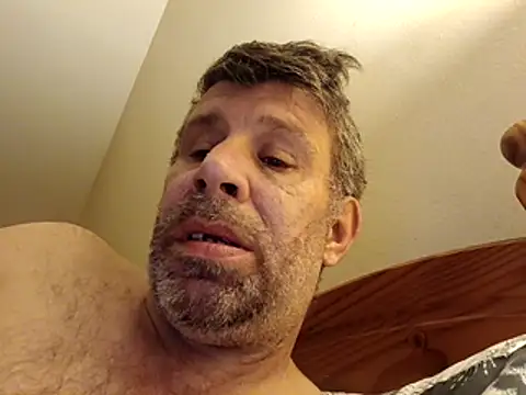 Snapshot of stud2512 chatting on April 22, 10:22 pm stud2512 online show from April 22, 10:22 pm