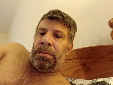 Snapshot of stud2512 chatting on April 28, 6:40 am stud2512 online show from April 28, 6:40 am