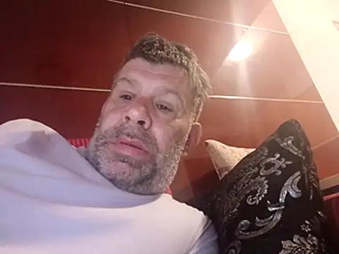 Snapshot of stud2512 chatting on May 10, 6:18 am stud2512 online show from May 10, 6:18 am