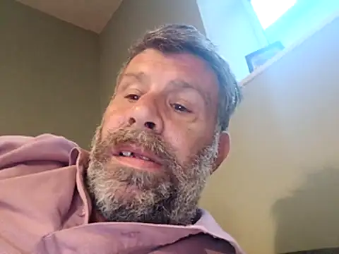 Snapshot of stud2512 chatting on May 28, 7:00 pm stud2512 online show from May 28, 7:00 pm