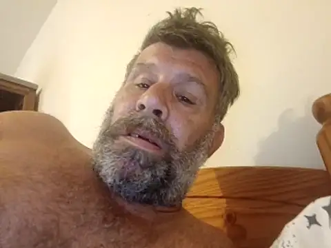 Snapshot of stud2512 chatting on June 3, 2:33 pm stud2512 online show from June 3, 2:33 pm
