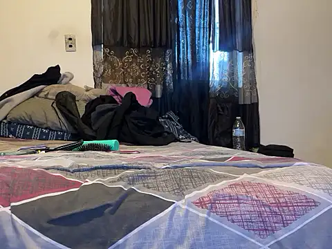 enimanocturno online show from February 22, 12:01 am