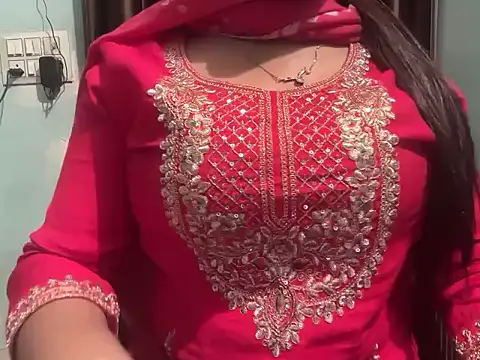 Snapshot of Avneet_kaurr1 chatting on April 17, 2:53 pm Avneet kaurr1 online show from April 17, 2:53 pm