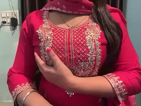 Snapshot of Avneet_kaurr1 chatting on April 27, 2:20 am Avneet kaurr1 online show from April 27, 2:20 am