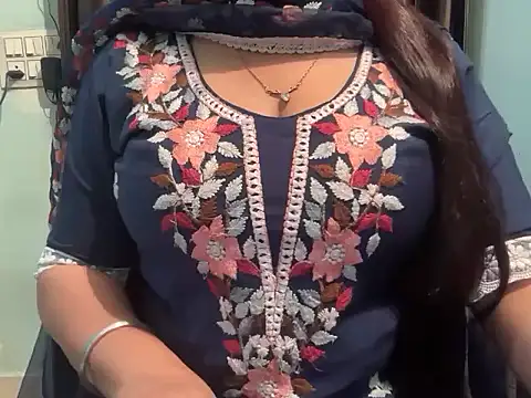 Snapshot of Avneet_kaurr1 chatting on April 28, 2:27 am Avneet kaurr1 online show from April 28, 2:27 am