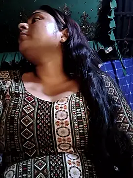 Snapshot of Aanushaka chatting on April 25, 12:08 pm Aanushaka online show from April 25, 12:08 pm