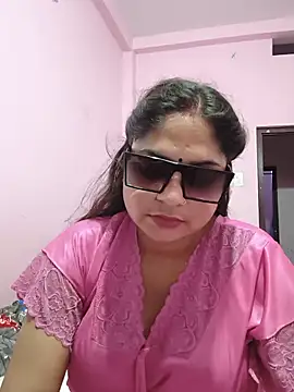 Snapshot of Aanushaka chatting on May 21, 1:18 pm Aanushaka online show from May 21, 1:18 pm