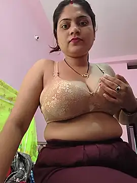 Snapshot of Aanushaka chatting on June 3, 3:31 am Aanushaka online show from June 3, 3:31 am