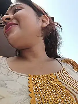 Snapshot of Aanushaka chatting on June 8, 10:59 am Aanushaka online show from June 8, 10:59 am