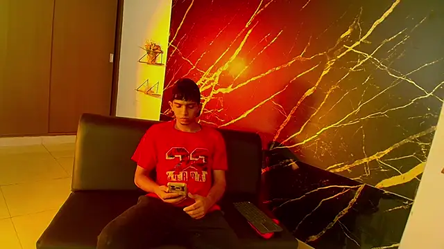 Snapshot of thiago_moreno chatting on March 3, 12:33 pm thiago moreno online show from March 3, 12:33 pm