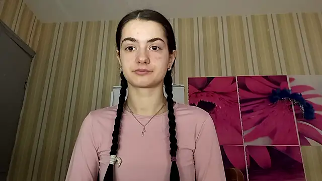 Snapshot of TuFoth chatting on February 24, 8:12 am TuFoth online show from February 24, 8:12 am