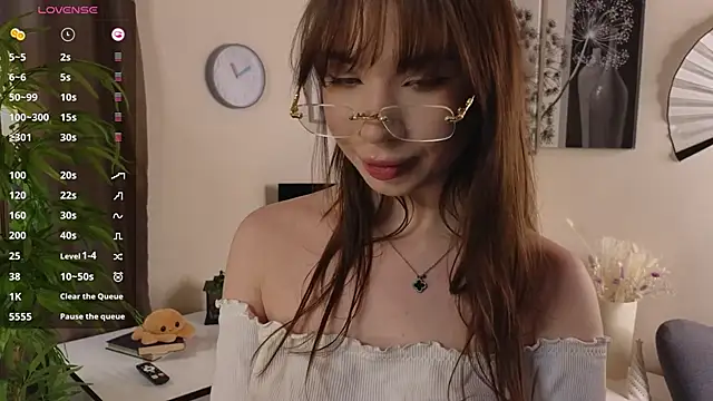 Jennin Hearl online show from March 15, 7:20 pm