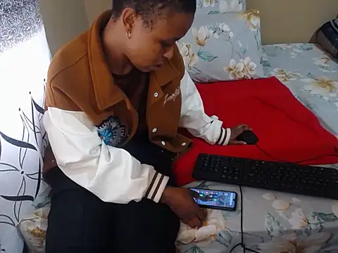 Snapshot of Serafyynx chatting on March 3, 1:06 pm Serafyynx online show from March 3, 1:06 pm