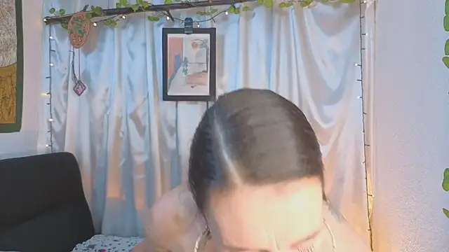 LeanaMaturee online show from April 4, 12:02 pm