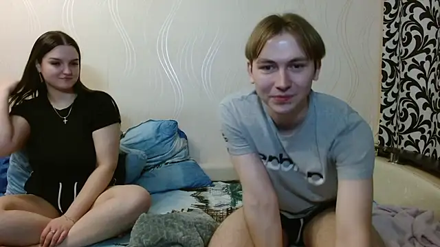 bighugs0 online show from April 1, 5:21 pm