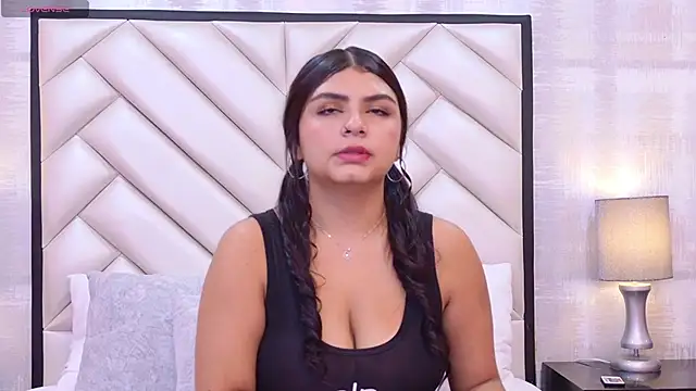 Snapshot of EmmaLeens chatting on February 22, 12:26 pm EmmaLeens online show from February 22, 12:26 pm