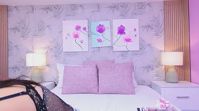 EmmaLeens online show from March 26, 12:00 pm