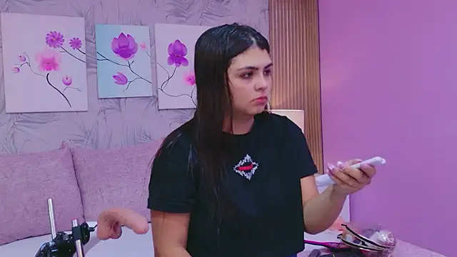 EmmaLeens online show from April 14, 12:00 pm