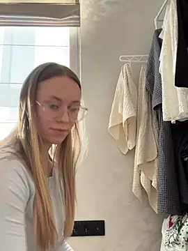 Snapshot of Vikkie_seXyGiiiirl_XoXo chatting on March 4, 12:22 pm Vikkie seXyGiiiirl XoXo online show from March 4, 12:22 pm