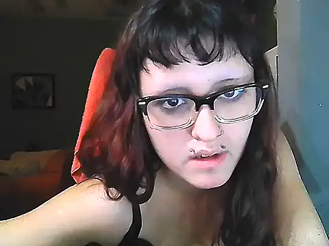Snapshot of Kikimilkyy chatting on April 21, 4:30 am Kikimilkyy online show from April 21, 4:30 am