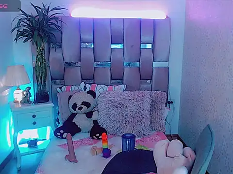 Snapshot of hot_luckyangel01 chatting on May 15, 5:25 am hot luckyangel01 online show from May 15, 5:25 am