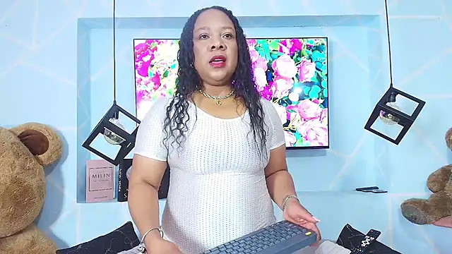 Snapshot of sharon_noa chatting on May 27, 2:25 pm sharon noa online show from May 27, 2:25 pm