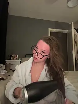 Snapshot of Bellesweett chatting on April 7, 7:14 pm Bellesweett online show from April 7, 7:14 pm