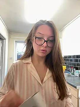 Snapshot of Bellesweett chatting on April 8, 5:02 pm Bellesweett online show from April 8, 5:02 pm