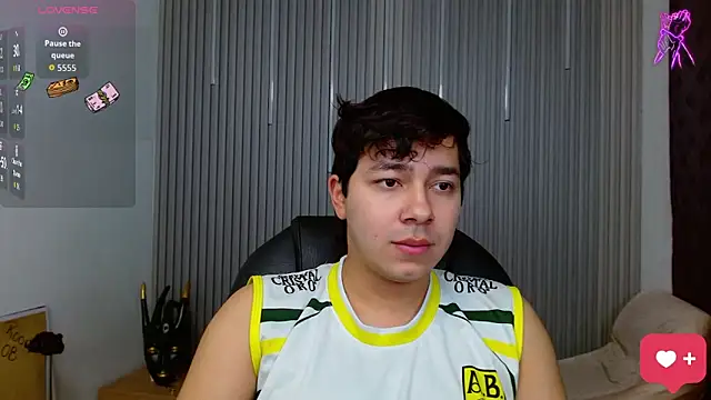 Snapshot of Julian_Smith21 chatting on May 7, 4:07 am Julian Smith21 online show from May 7, 4:07 am