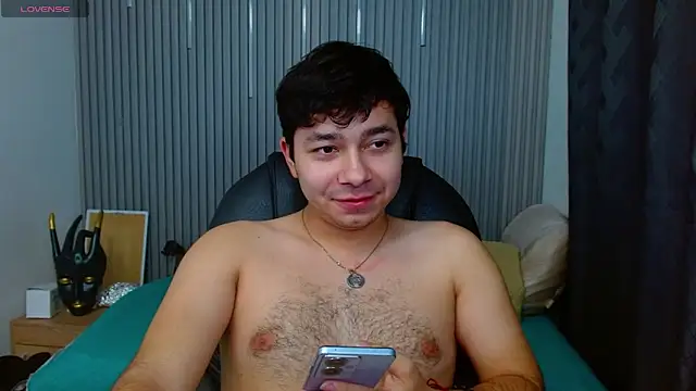Snapshot of Julian_Smith21 chatting on May 9, 4:39 am Julian Smith21 online show from May 9, 4:39 am