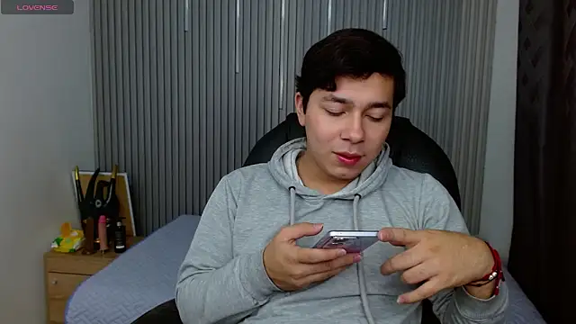 Snapshot of Julian_Smith21 chatting on May 15, 12:39 am Julian Smith21 online show from May 15, 12:39 am