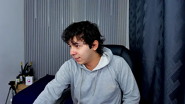 Snapshot of Julian_Smith21 chatting on May 26, 2:18 am Julian Smith21 online show from May 26, 2:18 am