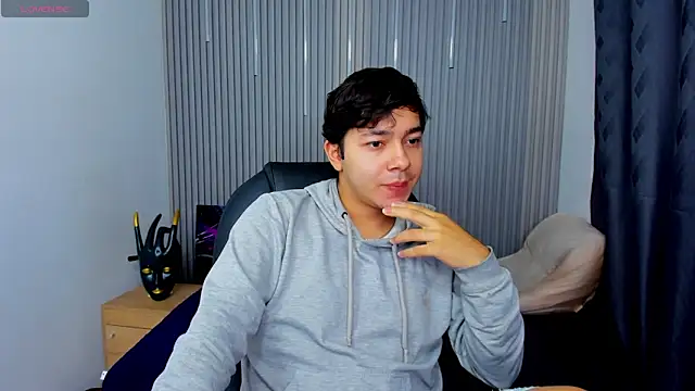 Snapshot of Julian_Smith21 chatting on May 27, 3:58 am Julian Smith21 online show from May 27, 3:58 am