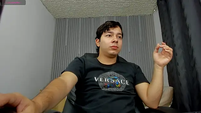 Snapshot of Julian_Smith21 chatting on May 30, 12:19 am Julian Smith21 online show from May 30, 12:19 am