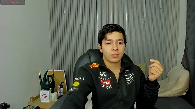 Snapshot of Julian_Smith21 chatting on May 31, 4:42 am Julian Smith21 online show from May 31, 4:42 am