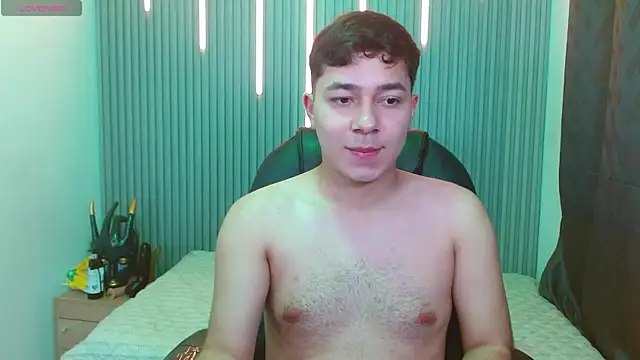 Snapshot of Julian_Smith21 chatting on June 24, 11:59 pm Julian Smith21 online show from June 24, 11:59 pm