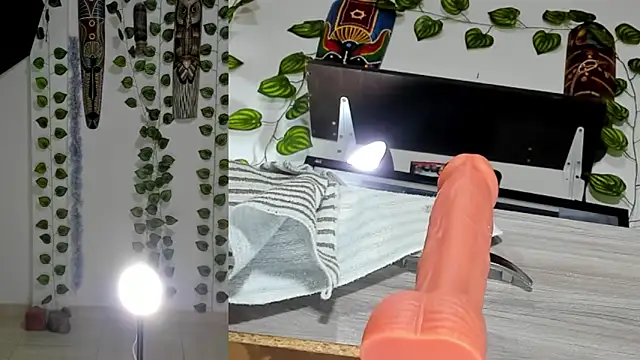 Snapshot of bella__funny chatting on May 29, 6:39 pm bella funny online show from May 29, 6:39 pm