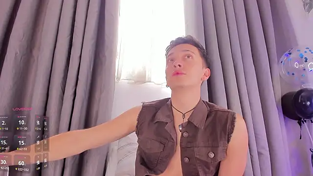 Snapshot of Thiago_Jones1 chatting on March 2, 2:35 pm Thiago Jones1 online show from March 2, 2:35 pm