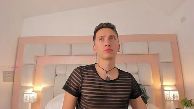 Thiago Jones1 online show from March 17, 7:50 pm