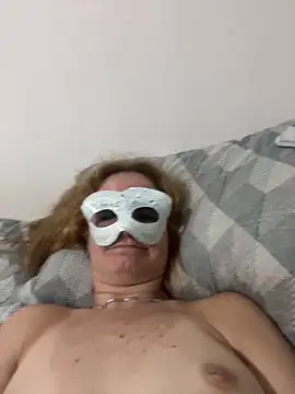 Snapshot of Cristal2342 chatting on February 27, 1:38 am Cristal2342 online show from February 27, 1:38 am