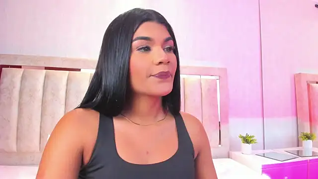 Snapshot of AlaiaMoretti_ chatting on May 22, 11:54 pm AlaiaMoretti online show from May 22, 11:54 pm