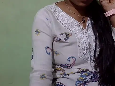 Snapshot of cute_momo_love chatting on March 1, 4:58 am cute momo love online show from March 1, 4:58 am