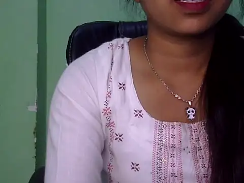 Snapshot of cute_momo_love chatting on March 12, 5:46 am cute momo love online show from March 12, 5:46 am